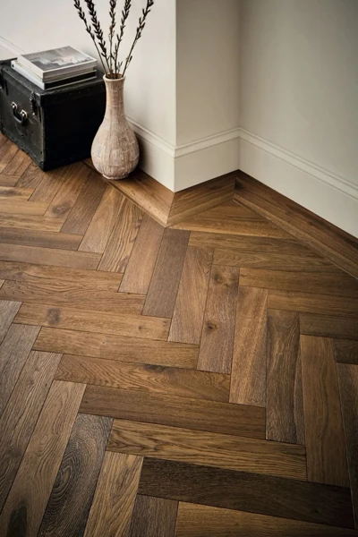 Elegant herringbone flooring with wood finish